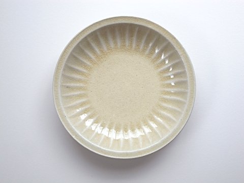 たくまポタリー 7寸皿 ひまわり（灰釉）